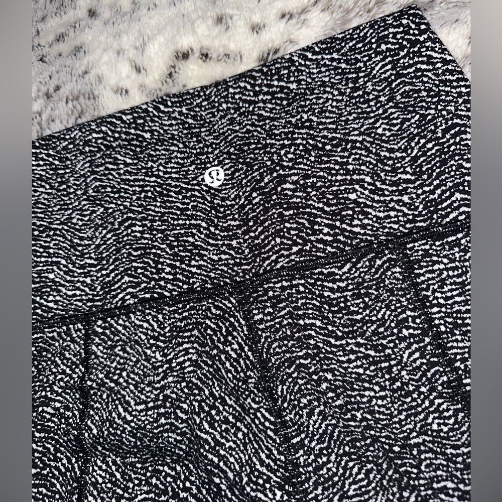 Mesh patterned Lululemon leggings